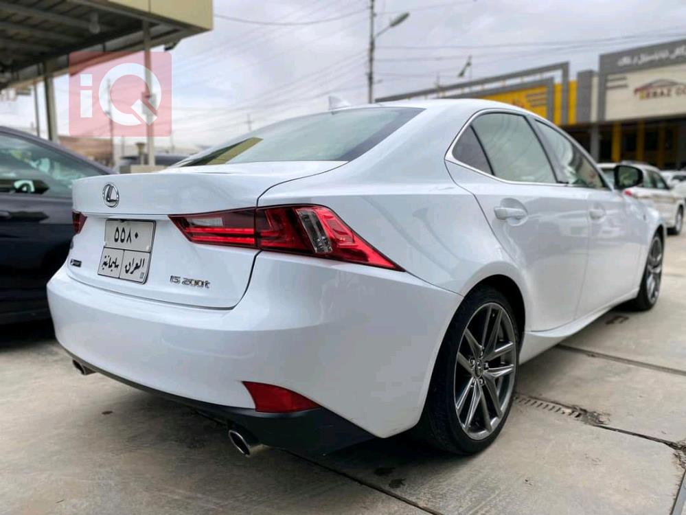 Lexus IS